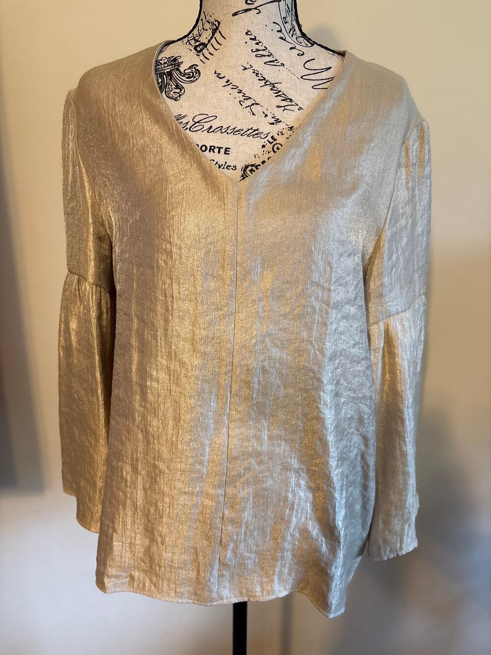 Vilagallo Gold V Neck Top 3/4 sleeves Sz 42 ( L XL) NWOT